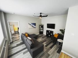NEW Large Luxurious 2BR Condo in the Heart of Uptown Coffee, Wifi, lägenhet i Saint John