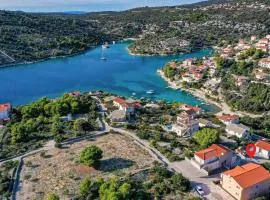 2 Bedroom Gorgeous Apartment In Sevid