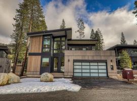 Luxurious 4BR 3 Min to Palisades Tahoe, vacation home in Olympic Valley