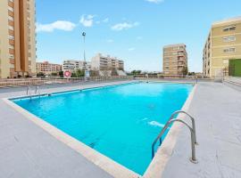 Pet Friendly Apartment In La Pobla De Farnals With Outdoor Swimming Pool, hotel in Las Canteras