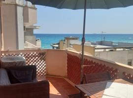 TERRAZZA LA LOGGIA - Appartamento Panoramico, hotel uz plažu u gradu 'San Foca'