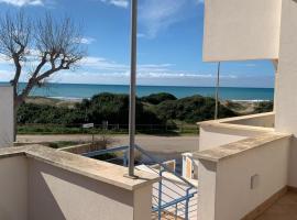 SPELU - Appartamento con terrazza fronte mare, ξενοδοχείο σε Lido Marini