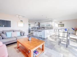 Family Haven by the Waves Direct Beach Access, βίλα σε Pevensey