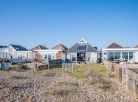 Family Haven by the Waves Direct Beach Access, hotel in Pevensey