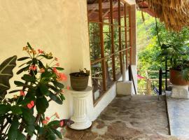 ETNIA LODGE, hotell i Minca