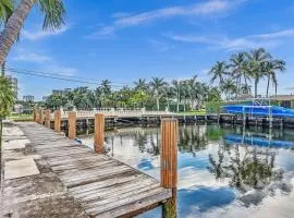 Tranquil Waterfront Pool Home - Hallandale Beach