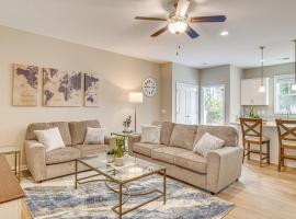 Coastal Beaufort Abode - Pool Access, Near Beaches, hotel in Beaufort