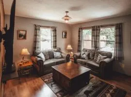 King Bed House w Private Hot Tub