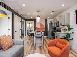 Colorful 2 Bedroom Retreat with 3 Beds Patio and Free Parking