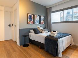 Studio completo próx. estação Fradique Coutinho