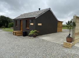 Fern Cottage - Luxurious 1 Bedroom - Blossom Farm, cabaña o casa de campo en Johnston