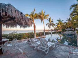 Private oceanview balcony & infinity pool onsite, villa à La Paz