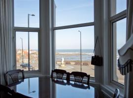 Seafront Apartments: North Shields şehrinde bir otel