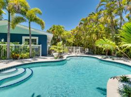 A Blue Lagoon on Anna Maria with Heated Pool, hotelli kohteessa Anna Maria