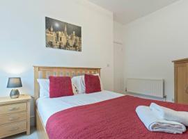 Elton Place - City Centre Location - Free Parking, Fast WiFi and Smart TV by Yoko Property, ξενοδοχείο σε Redcar