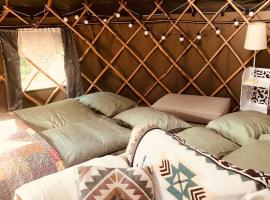 Yurt Between Lilac and Fuchsia, luxury tent in Mountshannon