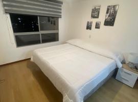 Apartamento en el poblado con vista ala ciudad., hotel med parkering i Medellín