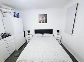 Lovely Fully Furnished One Bed Flat To Let, hotel v destinácii Enfield Lock