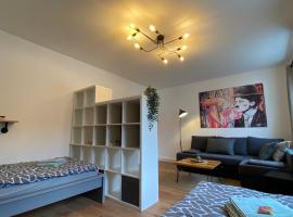 CHARLIE , Solingen Mitte, Ferien/Messe Wohnung für bis zu 5 Personen, cheap hotel in Solingen