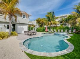 Approx 40 steps to beach entrance of Anna Maria beach, hotel di Anna Maria