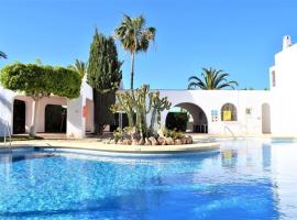 Casa increíble: playa, piscina, BBQ, vistas..., hotel v destinácii La Marina de la Torre