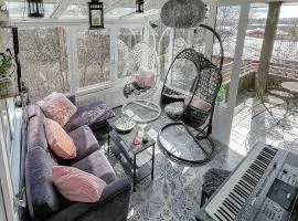 Family friendly home close to golden circle and to city central!