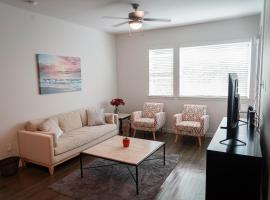 Luxury Designed 2 Bedrooms Part Hotel in Woodland Hills CA, serviced apartment in Los Angeles