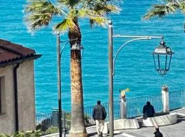 La casa sulle mura di Tropea vista mare