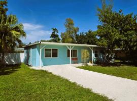 Blue Cottage: Sarasota şehrinde bir otoparklı otel