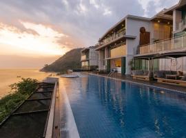 Villa Thousand Cliffs, hotel económico em Nai Harn Beach