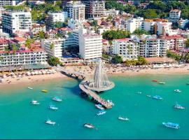 Hotel Delfín Vista Pier Beach Front, hotel in Romantic Zone, Puerto Vallarta