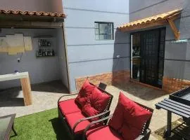 Casa Cómoda y amplia con Terraza y Jardin