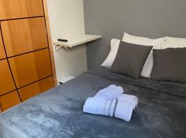 Quarto privativo no centro 02, pet-friendly hotel in Itapira