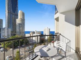 Beautiful Studio Apartment with Ocean Views, hotell i Gold Coast