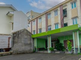 Hotel DMadinah inn Gentan, hotel com estacionamento em Surakarta