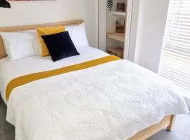 Queen bed apartment- No sharing, your very own space