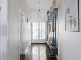 View Point: Ocean Views & Near CBD