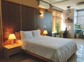 Khách Sạn 20-10, ξενοδοχείο σε Ντονγκ Χόι