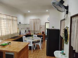 Sri MaLati Homestay and Event Space, hotell i Balik Pulau