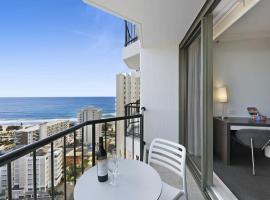 Ocean View 2-Bed Studio In the Heart of Surfers, B&B in Gold Coast