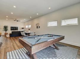 NEW Luxury Home 10 Min To Downtown Pool Table, hotell i Indianapolis