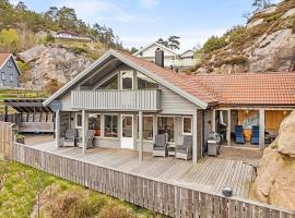 10 person holiday home in Lindesnes-By Traum: Lonestranda şehrinde bir otel