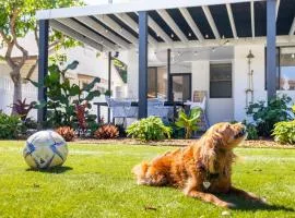 Nordic House, 49 Tomaree Rd - Pet Friendly house over 2 levels