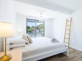 Nordic Retreat, 2-49 Tomaree Rd - Upstairs duplex with Air Con, WiFi and Linen