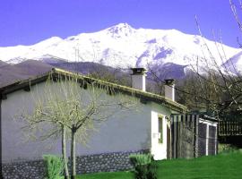 El Canchal de la Gallina -Cafetería -Aparcamiento gratis - Jacuzzi - Piscina de agua caliente abierta desde el 28 de Marzo, hotel v destinácii Hervás