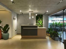 Hotel Kyzen HiTech City- Your Zenly Stay，海得拉巴的飯店