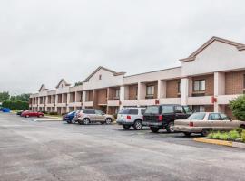 Quality Inn & Suites, hotel blizu aerodroma South Jersey Regional Airport - LLY, Deacons