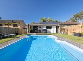Spacious House with Pool - 5 min walk to Lake, vacation rental in Wyong