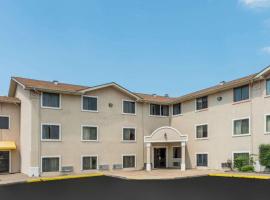 Quality Inn & Suites, hotel poblíž Mezinárodní letiště Lambert-St. Luis - STL, Bridgeton