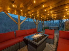 Stunning Mtn Views Hot Tub Movie Theater Game Room, hotel care acceptă animale de companie din Black Mountain